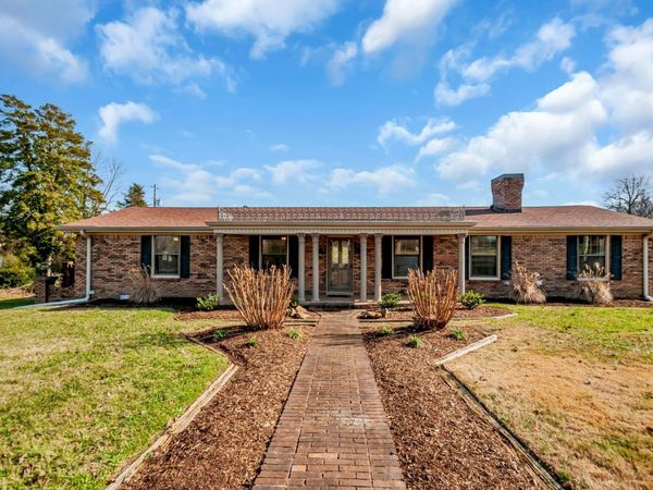 211 W Hills Ter, Dickson, TN 37055