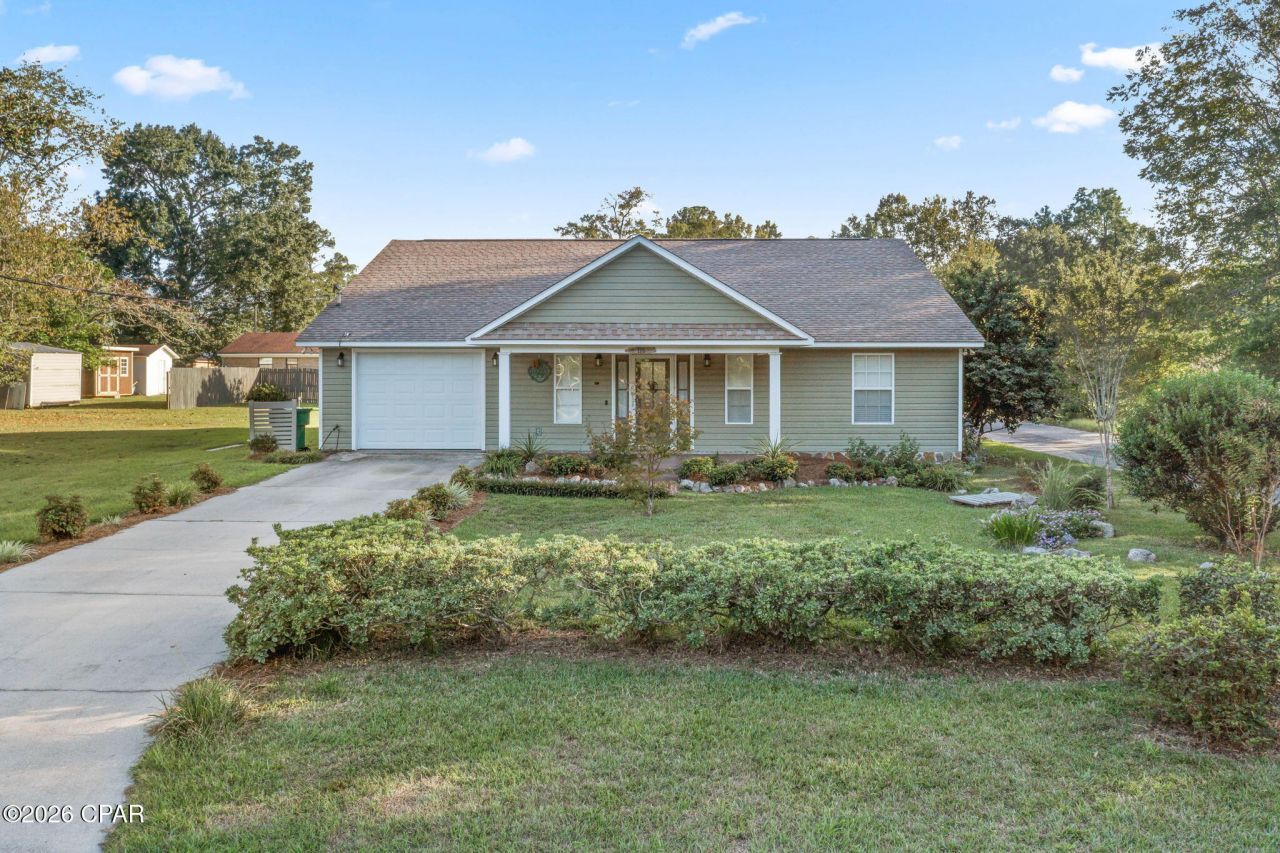 795 1st Street, Chipley, FL 32428 Main Photo