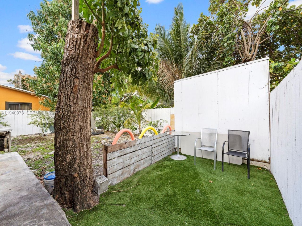 1230 NW 35th St , Miami, FL 33142 Photo