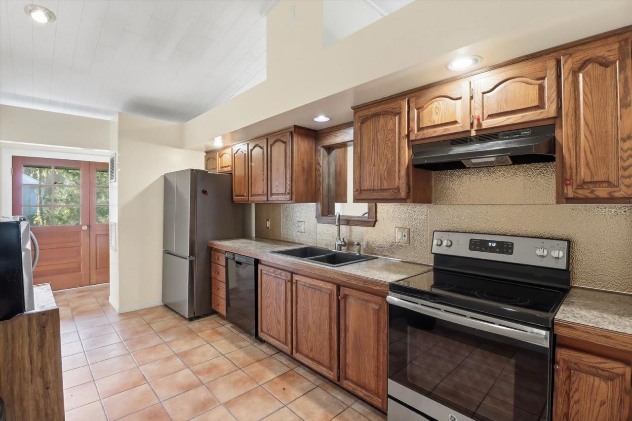 11 Patricia Road, Yankeetown, FL 34498 Photo