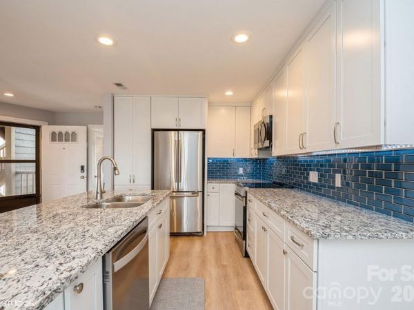 13822 Queens Harbor Road, Unit H, Charlotte, NC 28278