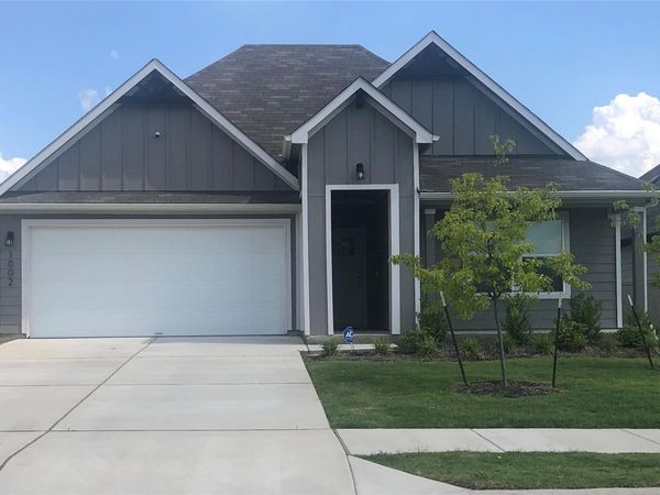 1002 Austin Bayou DR, Hutto, TX 78634