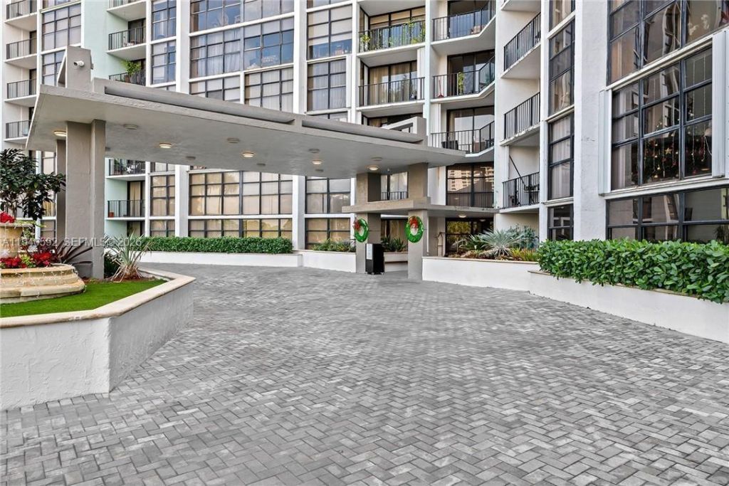 200 Leslie Dr, Unit 831, Hallandale Beach, FL 33009 Photo