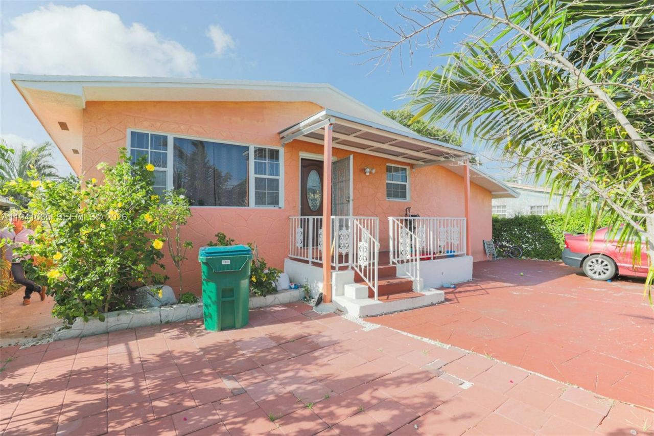 827 NW 73rd St, Miami, FL 33150 Main Photo