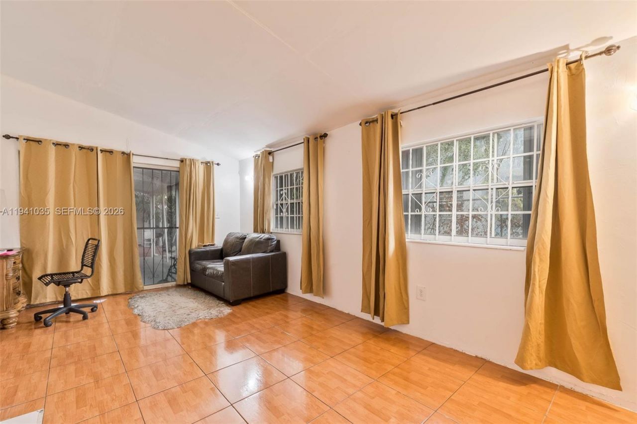 827 NW 73rd St, Miami, FL 33150 Photo