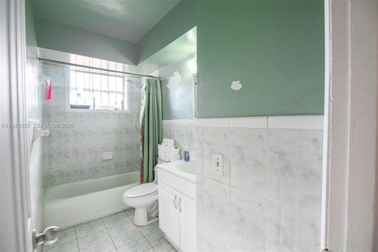 827 NW 73rd St, Miami, FL 33150 Photo