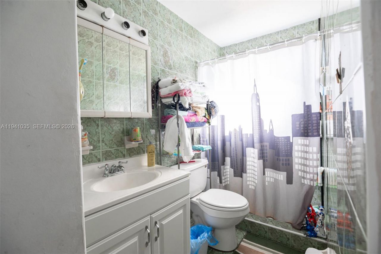 827 NW 73rd St, Miami, FL 33150 Photo