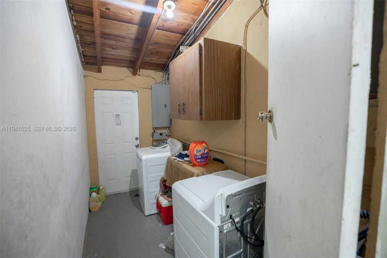 827 NW 73rd St, Miami, FL 33150 Photo