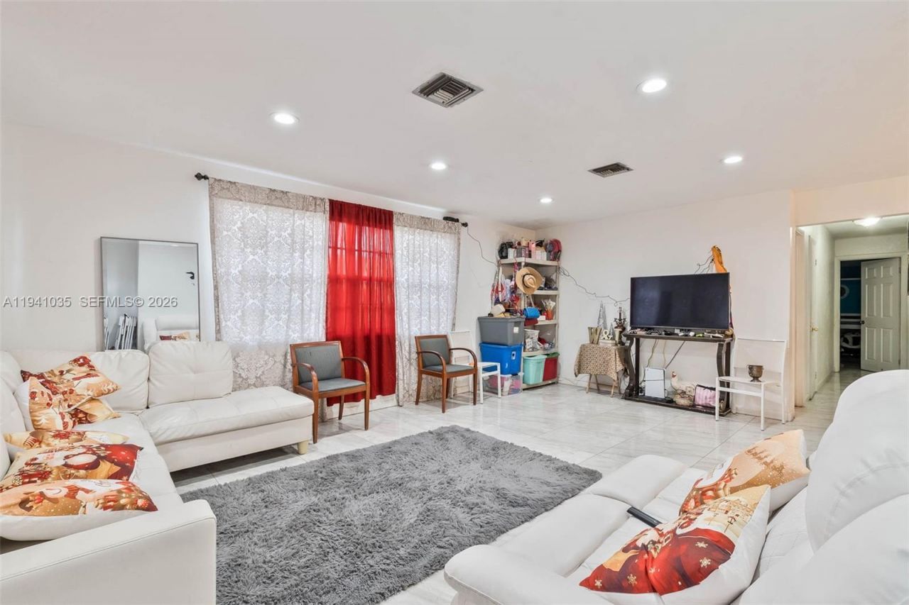 827 NW 73rd St, Miami, FL 33150 Photo