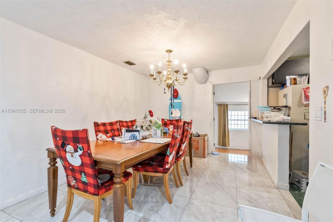 827 NW 73rd St, Miami, FL 33150 Photo