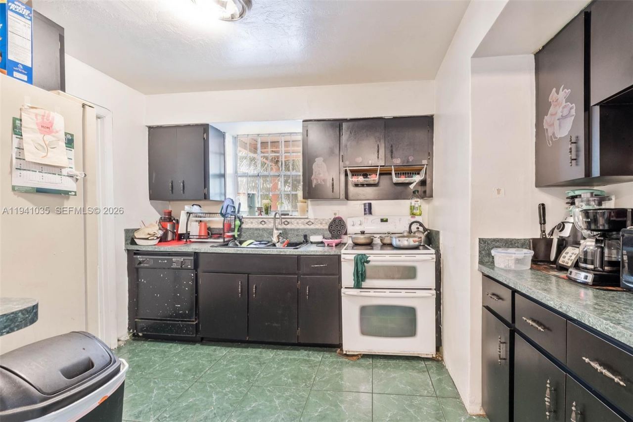 827 NW 73rd St, Miami, FL 33150 Photo