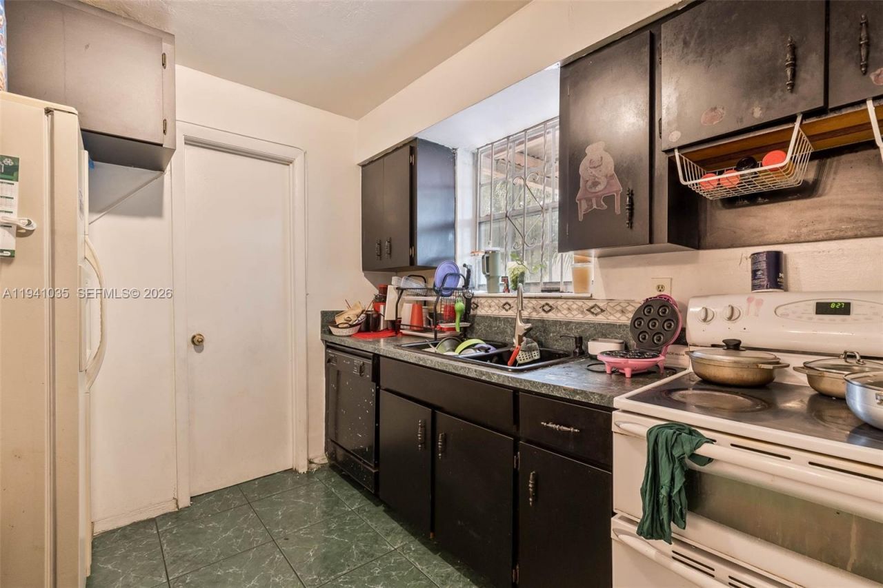 827 NW 73rd St, Miami, FL 33150 Photo