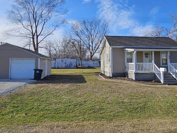 803 S Maple Street, Salem, IL 62881