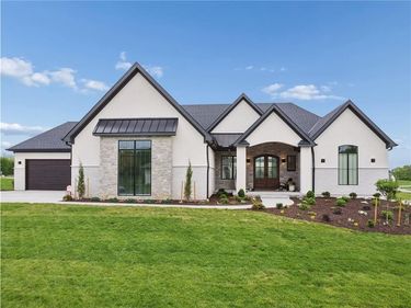 7535 NW Fawn Circle, Parkville, MO 64152
