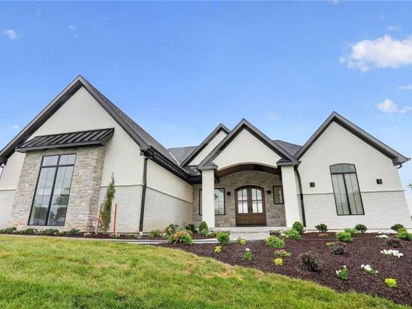 7535 NW Fawn Circle, Parkville, MO 64152