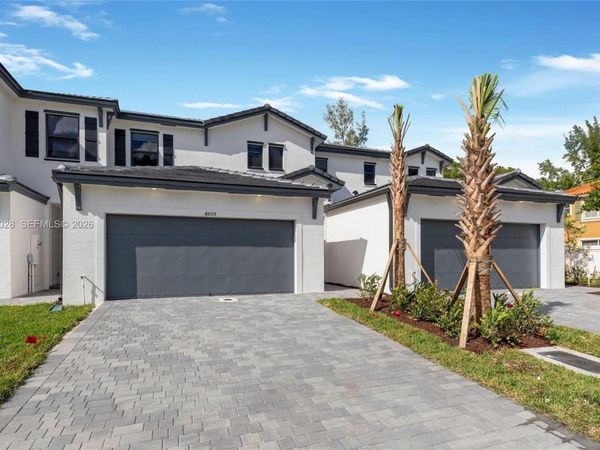 4909 Oakmont Dr, Dania Beach, FL 33312