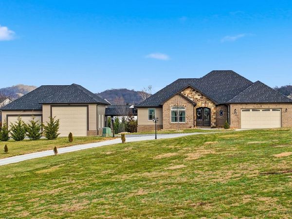 563 Pleasant Valley Road, Jonesborough, TN 37659