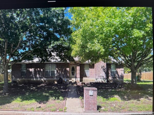 106 River Knoll, Castroville, TX 78009