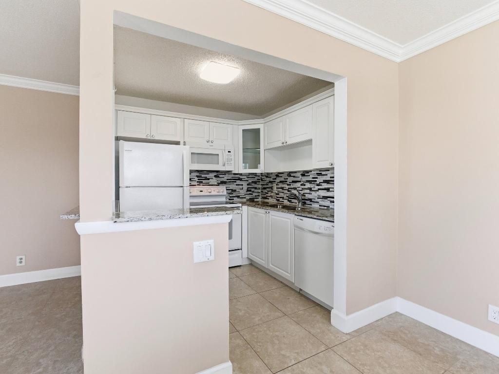 530 Horizons E, Unit 205, Boynton Beach, FL 33435 Photo