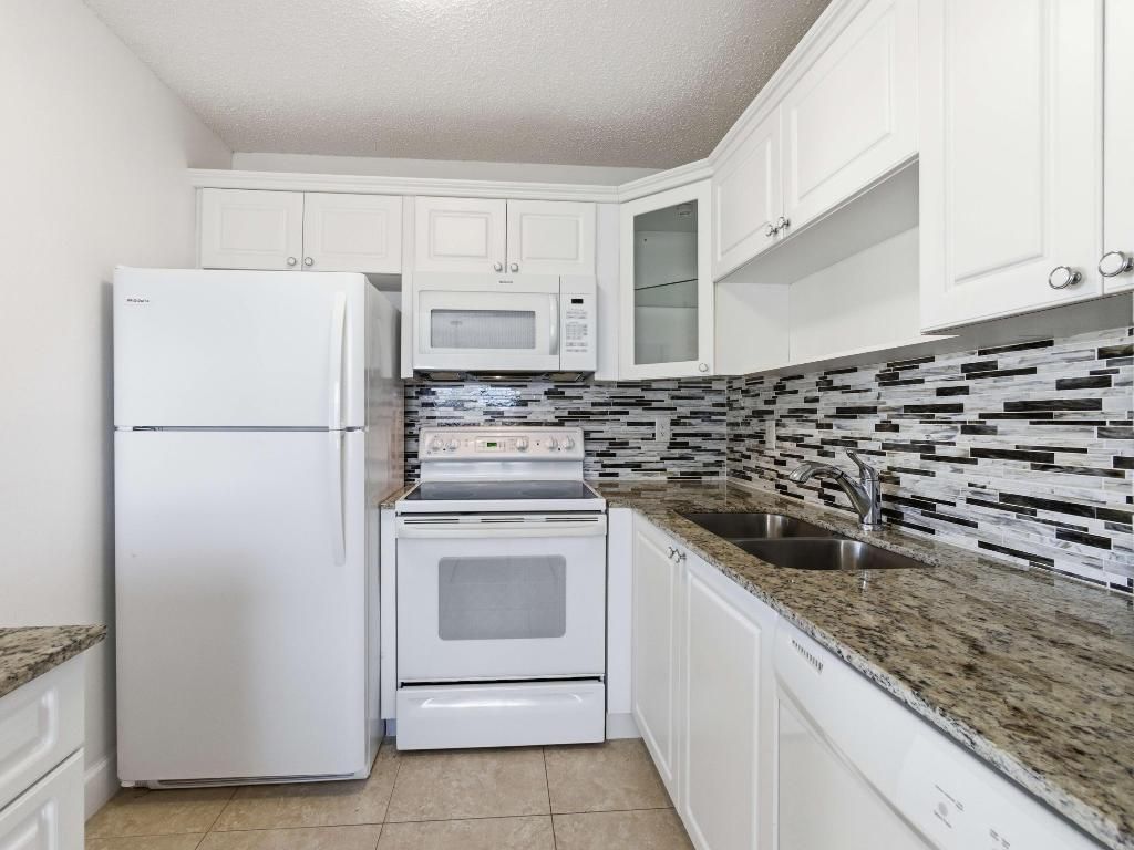 530 Horizons E, Unit 205, Boynton Beach, FL 33435 Photo