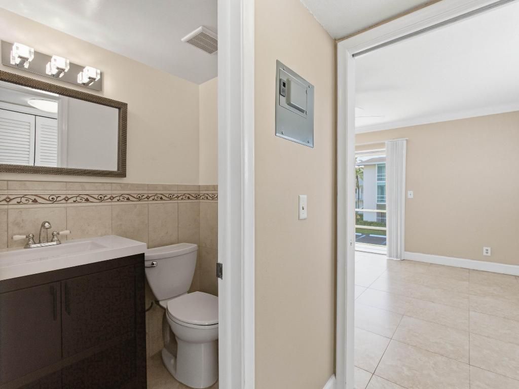 530 Horizons E, Unit 205, Boynton Beach, FL 33435 Photo