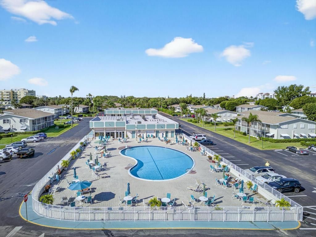 530 Horizons E, Unit 205, Boynton Beach, FL 33435 Photo