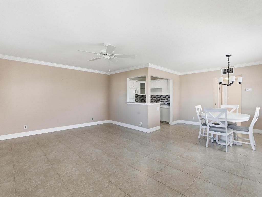 530 Horizons E, Unit 205, Boynton Beach, FL 33435 Photo