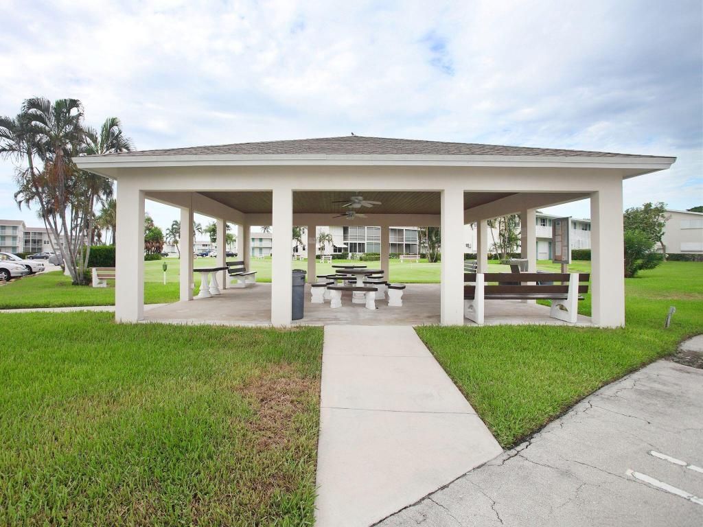 530 Horizons E, Unit 205, Boynton Beach, FL 33435 Photo
