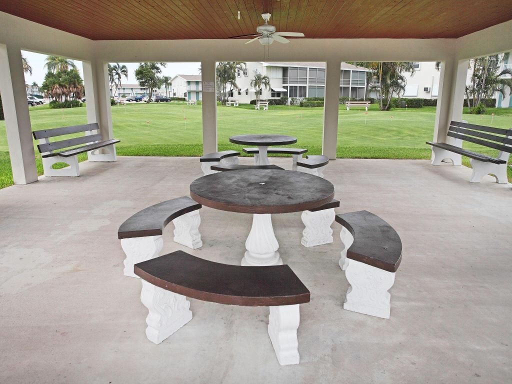 530 Horizons E, Unit 205, Boynton Beach, FL 33435 Photo