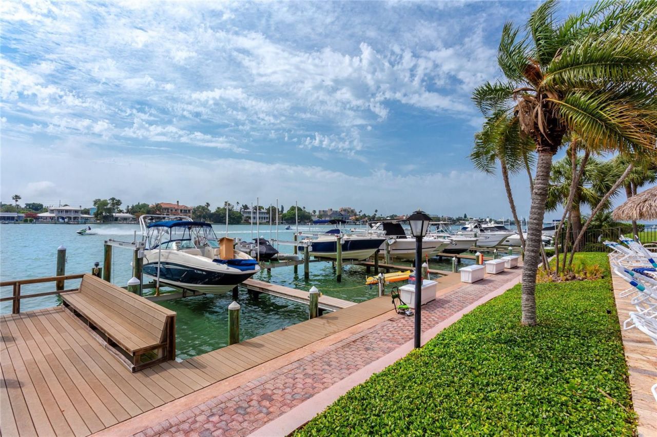 736 Island Way, Unit 201, Clearwater Beach, FL 33767 Photo