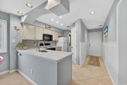 1900 Duffy St. photo 4