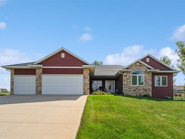 490 Erusha Dr, Walford, IA 52351