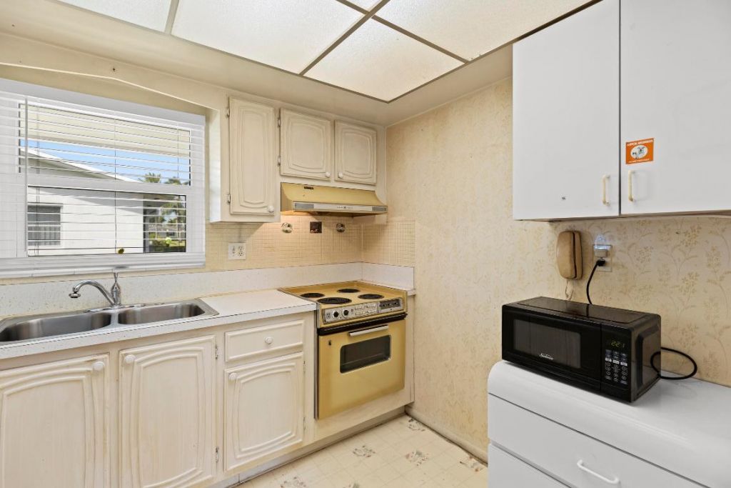 2758 Emory Drive E, Unit E, West Palm Beach, FL 33415 Photo