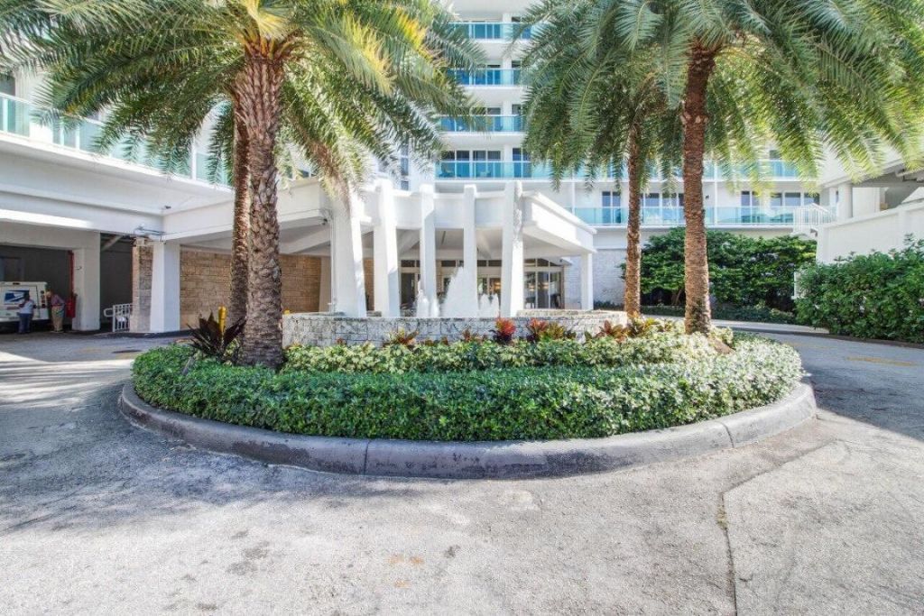 100 Bayview Drive, Unit 215, Sunny Isles Beach, FL 33160 Photo