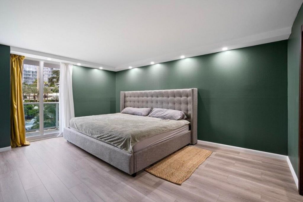 100 Bayview Drive, Unit 215, Sunny Isles Beach, FL 33160 Photo