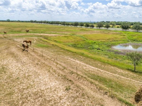 404 Annies Lane, La Vernia, TX 78121