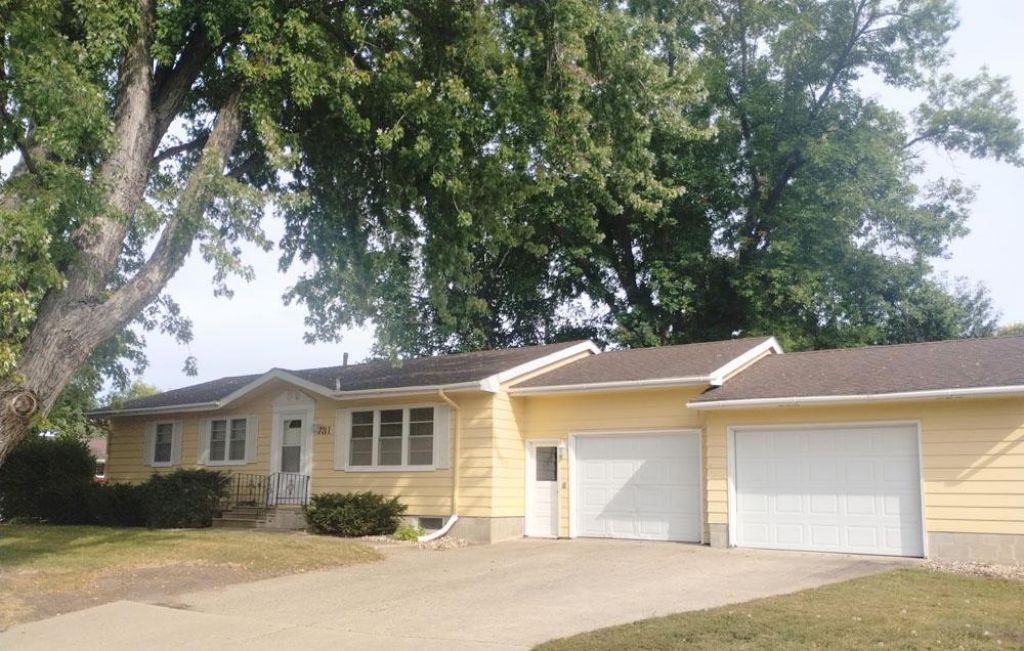 731 3rd Avenue Ne, Sleepy Eye, MN 56085 Main Photo