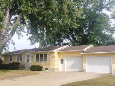 731 3rd Avenue NE, Sleepy Eye, MN 56085