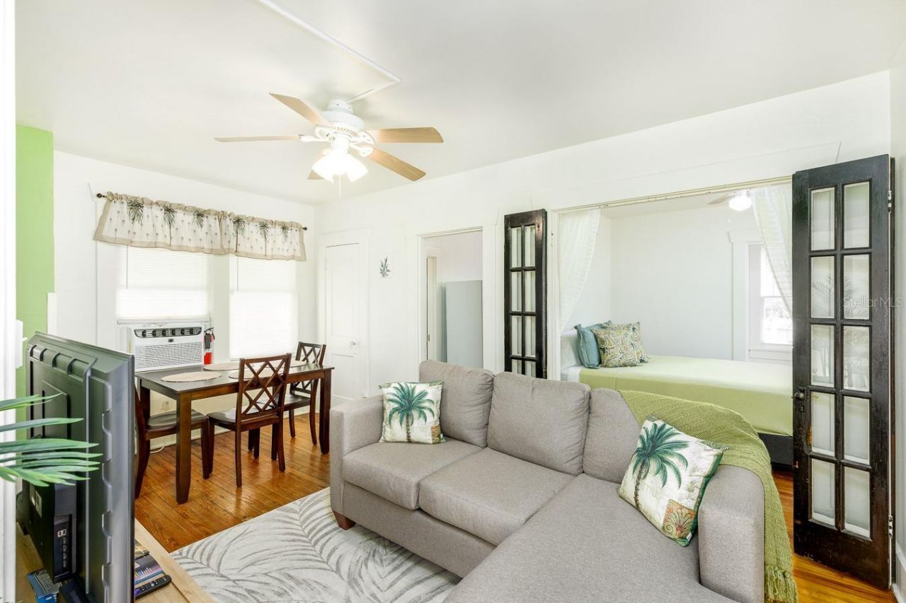 1043 7th Avenue N, Saint Petersburg, FL 33705 Photo