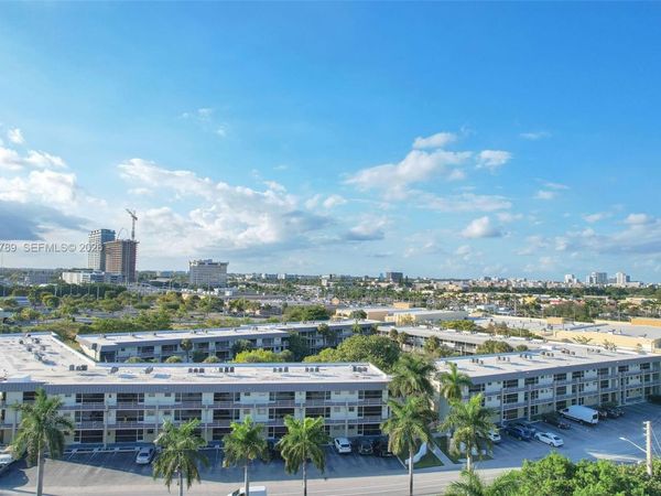 270 Layne Blvd, Unit 305, Hallandale Beach, FL 33009