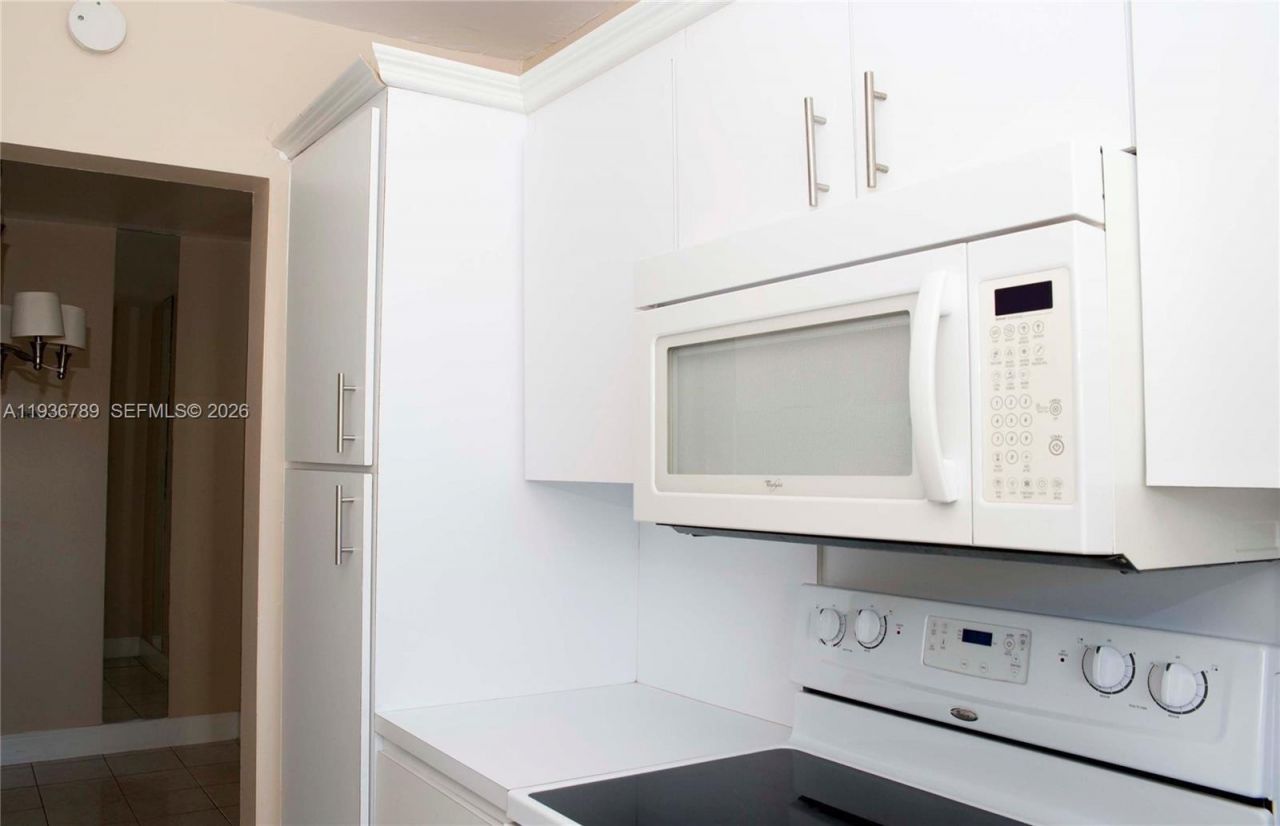 270 Layne Blvd, Unit 305, Hallandale Beach, FL 33009 Photo