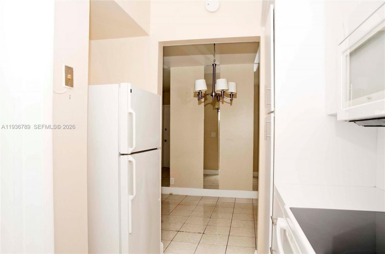 270 Layne Blvd, Unit 305, Hallandale Beach, FL 33009 Photo