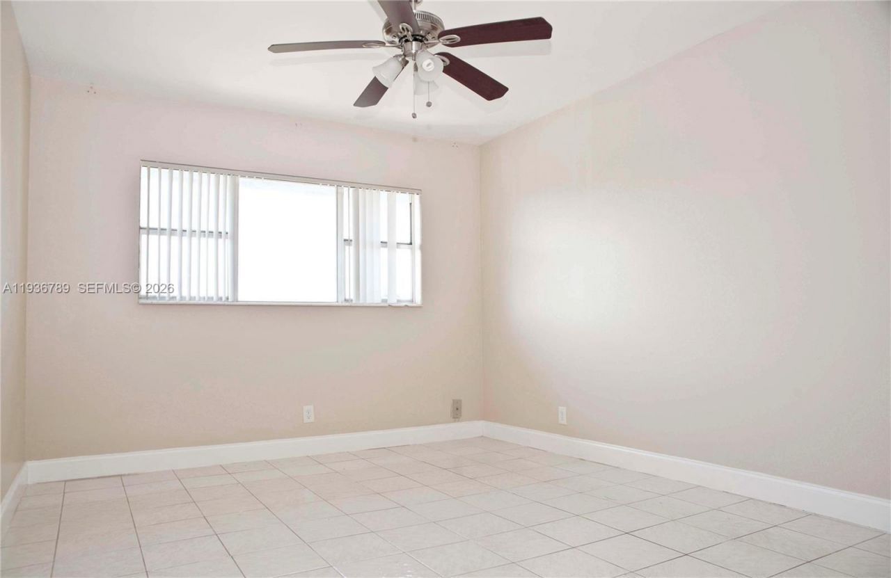 270 Layne Blvd, Unit 305, Hallandale Beach, FL 33009 Photo