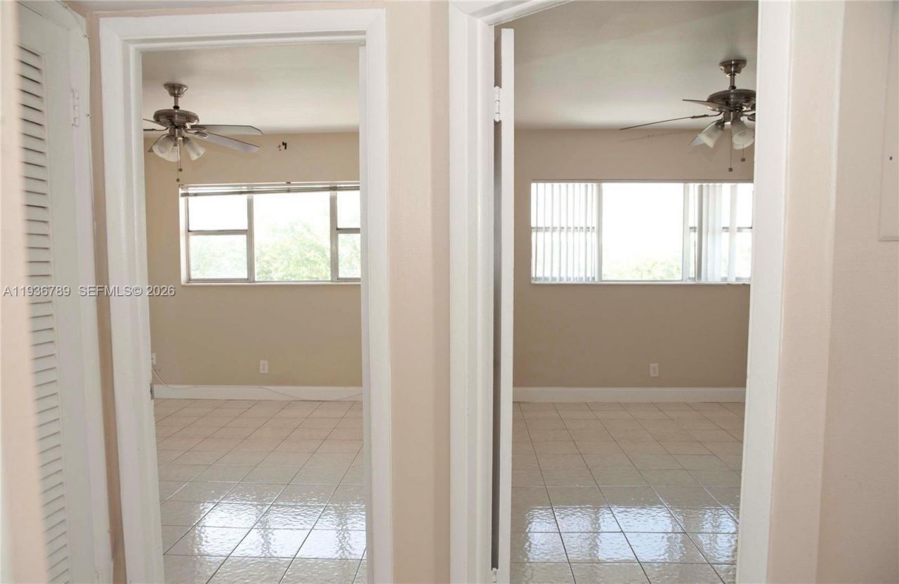 270 Layne Blvd, Unit 305, Hallandale Beach, FL 33009 Photo