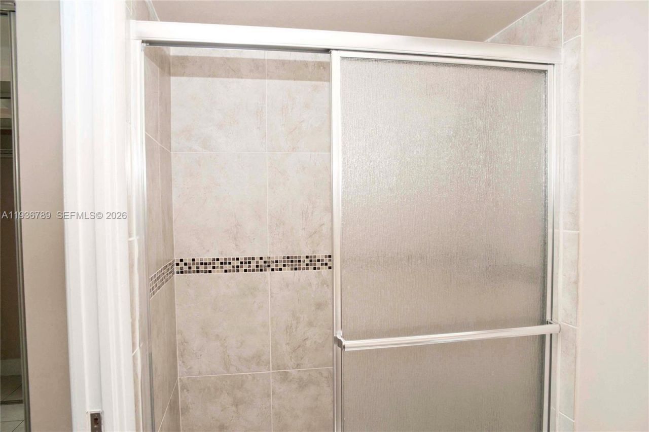 270 Layne Blvd, Unit 305, Hallandale Beach, FL 33009 Photo