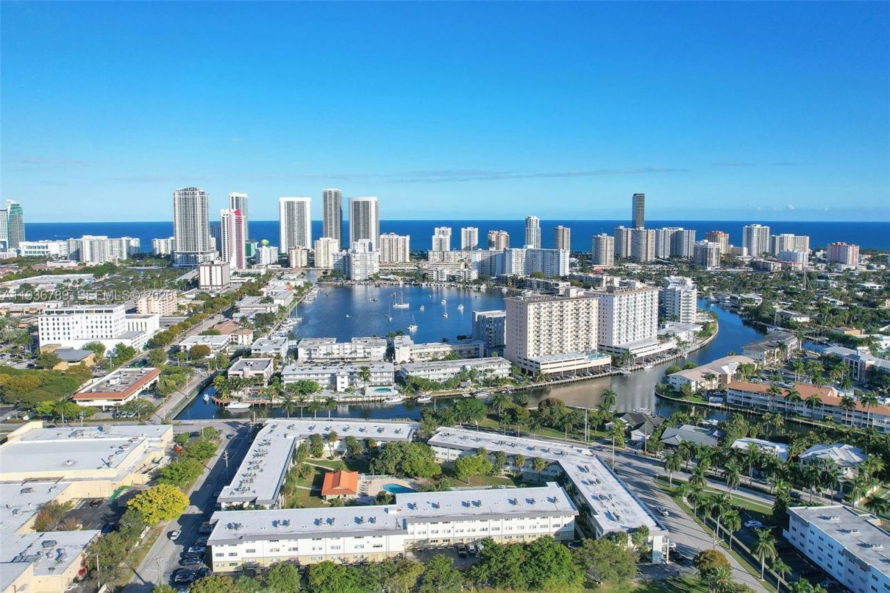 270 Layne Blvd, Unit 305, Hallandale Beach, FL 33009 Photo