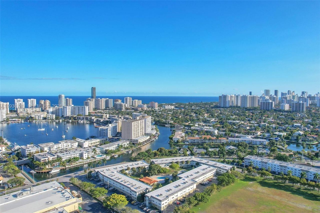 270 Layne Blvd, Unit 305, Hallandale Beach, FL 33009 Photo