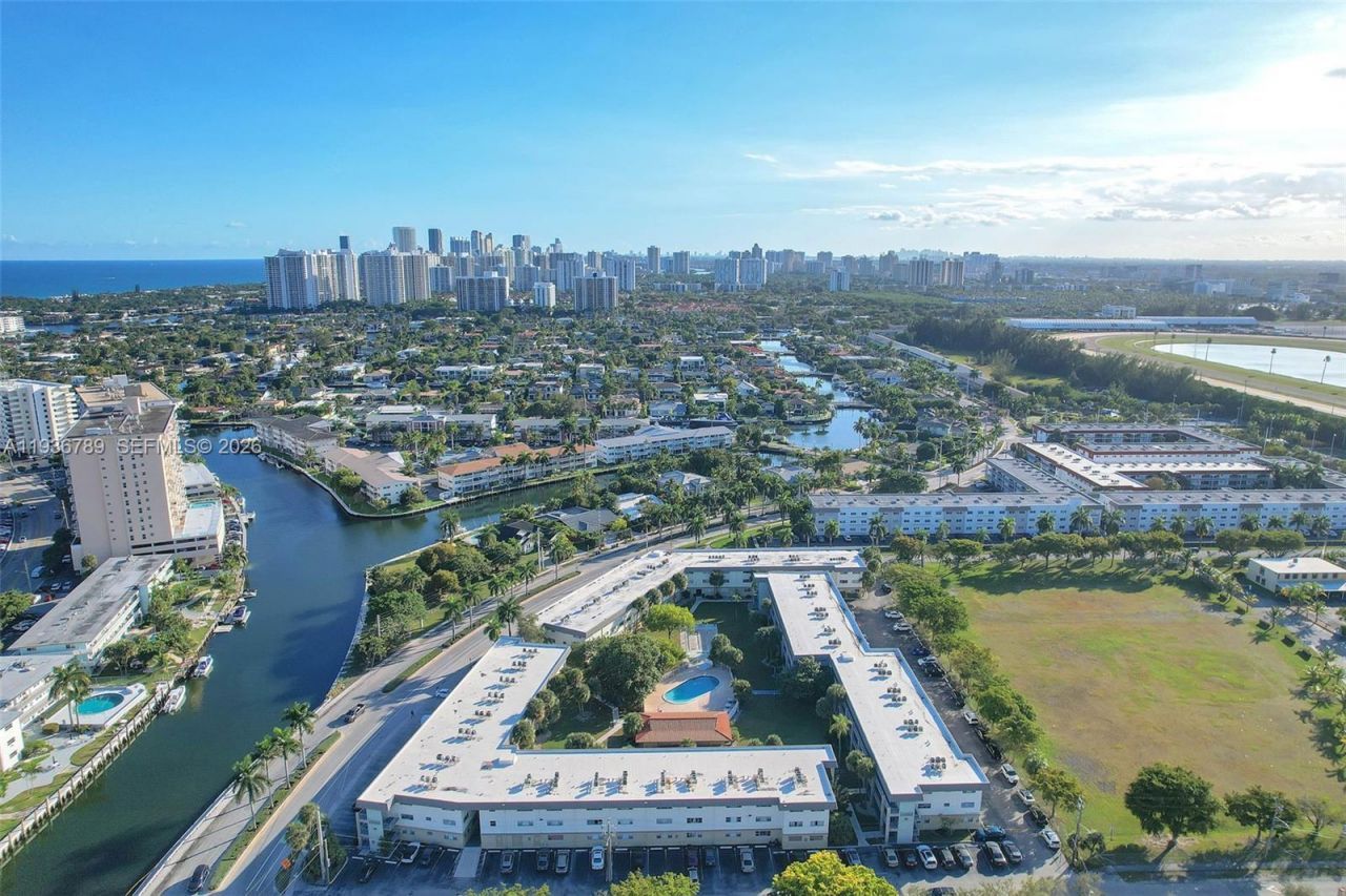 270 Layne Blvd, Unit 305, Hallandale Beach, FL 33009 Photo