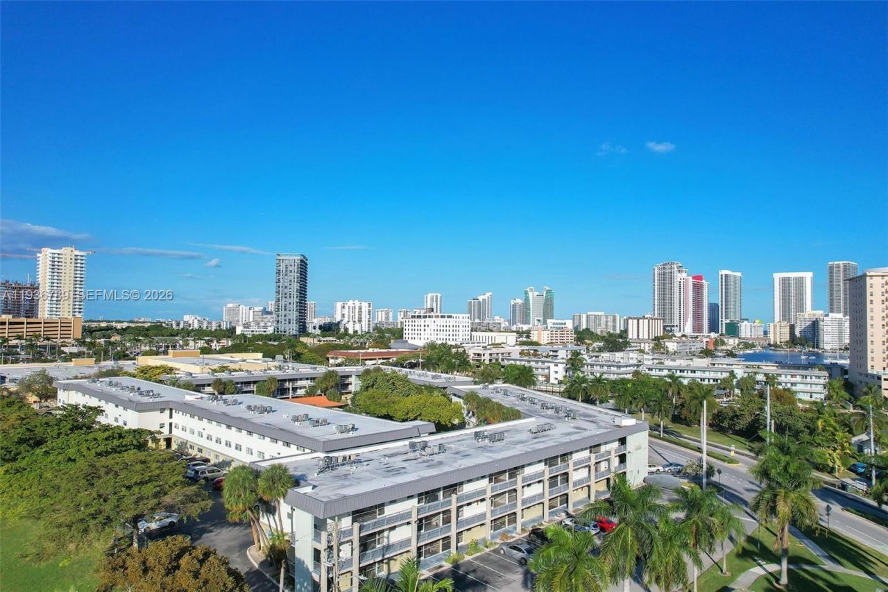 270 Layne Blvd, Unit 305, Hallandale Beach, FL 33009 Photo