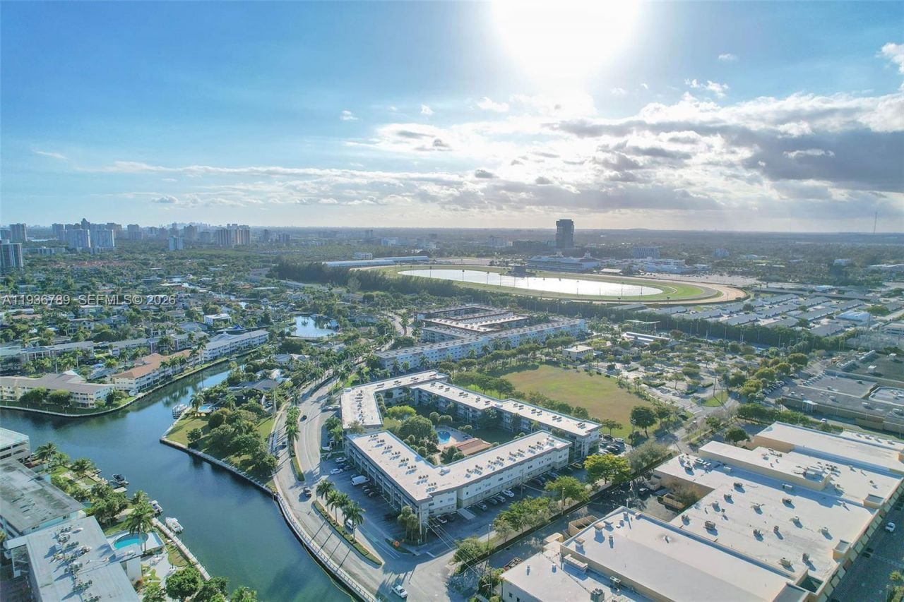 270 Layne Blvd, Unit 305, Hallandale Beach, FL 33009 Photo